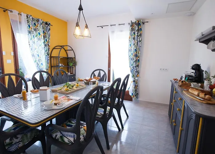 Les Du Triangle - D'hotes Bed & Breakfast 3*