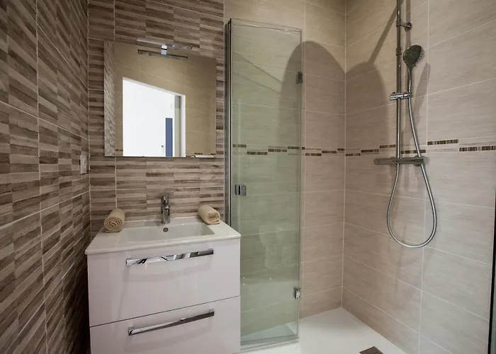 Les Du Triangle - D'hotes Bed & Breakfast Nimes