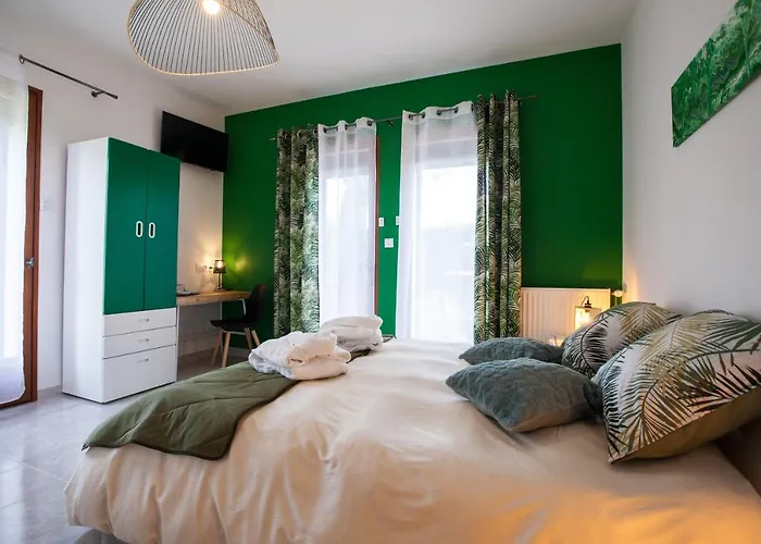 Les Du Triangle - D'hotes Bed & Breakfast 3*